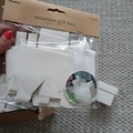 Myydään (Yksityinen): Vieraslahjoille pienet söpöt valkoiset pakkaukset ruseteilla