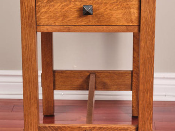 Selling: Stickley End Table with Drawer