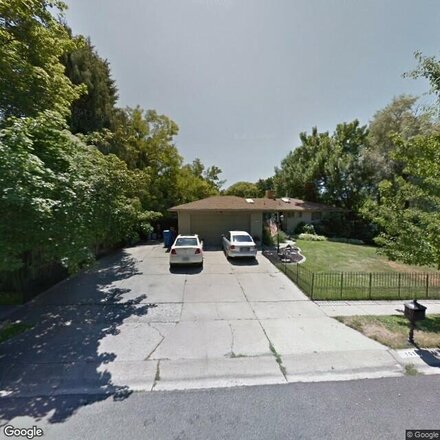 Chicago IL, Multiple Parking Spots Near Trains & Stadium