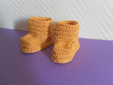 Sale retail: Chaussons jaunes bébés coton bio tricotés main