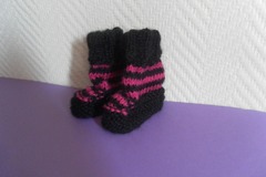 Vente au détail: Chaussons bébé rayés noir rose laine lama