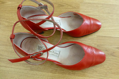 Vente: Chaussures de danses vendues mais boîte de cirage donnée
