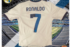 Selling with online payment: Ronaldo Real Madrid Shirt 2012-13