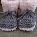 Vente au détail: Chaussons bébé fille 0-3 mois rose et gris clair