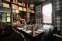 Book a meeting: Very Chic private meeting in the Cellar Room