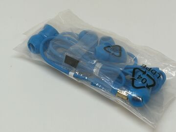 Selling with online payment: Nokia HP-5 handsfree, 3.5mm, in blue color.