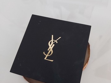 Venta: Polvos ligeros multiusos de Yves Saint Laurent