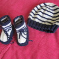 Vente au détail: Ensemble bonnet et chaussons bébé style marin