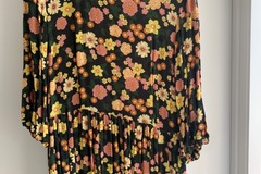 Selling: Floral dress