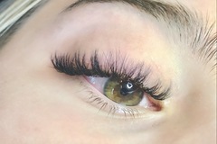 Service: Eyelash extensions