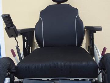 Selling: FAUTEUIL ROULANT GRAND CONFORT