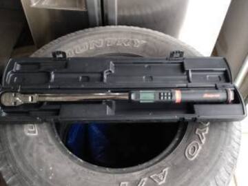 Selling: Snap-on half inch torque wrench electronic