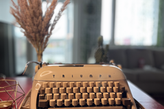 Myydään: Triumph Gabriele 1960's typewriter