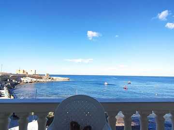 Rooms for rent: Free Room in penthouse with sea views right at the beach in Gozo