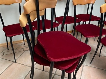 Biete Hilfe: 10 Stühle zu verschenken