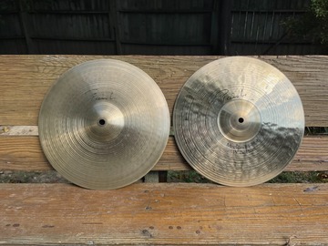 Selling with online payment: $250 OBO Paiste 13" Signature Medium Hi Hats 835 & 915 grams