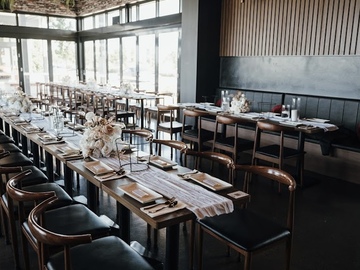 Book a table: ONE 76 LOUNGE l A warm and welcoming vibe for lunch and work!