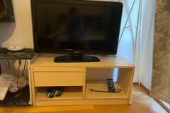 Myydään: Philips 37" LCD TV 37PFL5604H/12 with TV cabinet