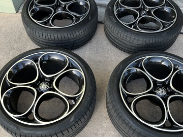 Selling: 2022 Alfa Romeo Giulia-Veloce wheels and tires