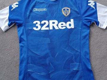 Selling with online payment: Leeds United Training Top/ Pre Game Size M