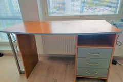 Myydään: Wooden study table