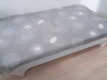 Selling: Bed 90 cm