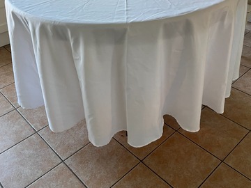 Myydään (Yksityinen): 7 white tablecloths (230 cm)