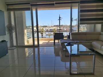 Rooms for rent: Seafront luxury Room to rent best place to live  