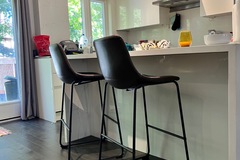 Individual Sellers: 4 brown leather high chairs 