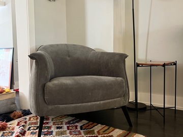 Individual Sellers: Two elegant armchairs 