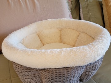 Selling: Round Bed