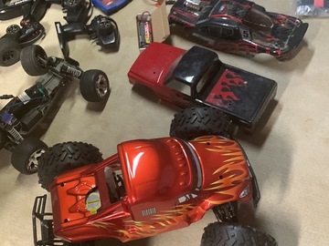 Selling: RC cars / Trucks / Parts