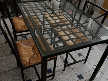 Biete Hilfe: Glas Esstisch mit 4 Stühlen 
