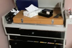 Selling with online payment: Trial lens cabinet with place for drops