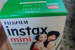 Myydään (Yksityinen): Instax-filmiä paketti (20 kpl) Helsingissä