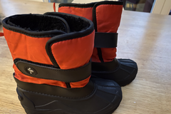 Selling with online payment: Muddy Puddles Childs Size 13 Snowboot