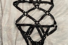 Selling: Wet look plus size harness 