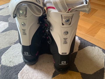 Selling with online payment: Black and white ski boots only worn once. Good quality 