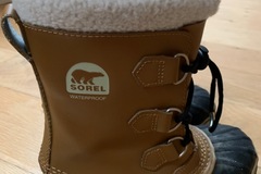 Selling with online payment: Sorel kids snow boots 