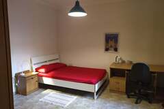 Rooms for rent: Large double bedroom - Female students only - Pietá