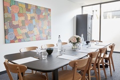 Book a meeting | $: The Boardroom l Contemporary room for perfect private meeting