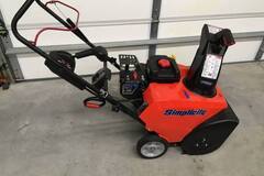 Selling: SIMPLICITY SNOW BLOWER 922 EXD
