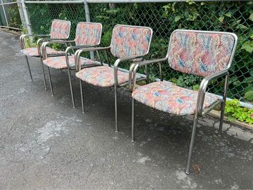 Vendre un article: +/- 40 chaises chromées 