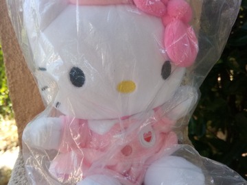 Selling: Peluche Hello Kitty 20 cm  