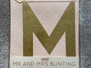 Myydään (Yksityinen): Mr & Mrs -kultaglitter viirinauha