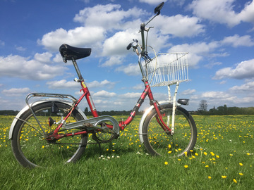 Renting out: Red folding Oxford bike