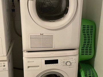 Biete Hilfe: Neuwertige Waschmaschine und Trockner (stapelbar)
