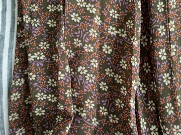 Selling: Pleated floral skirt 