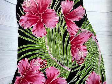 Selling: Hibiscus Print Wrap/Sarong