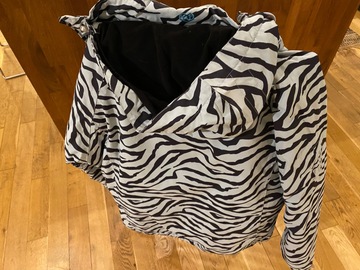 Selling with online payment: Animal print boarders jacket size 10-12